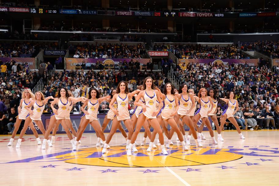 Un altro scatto delle ragazze dei Lakers (Nbae/Getty Images)